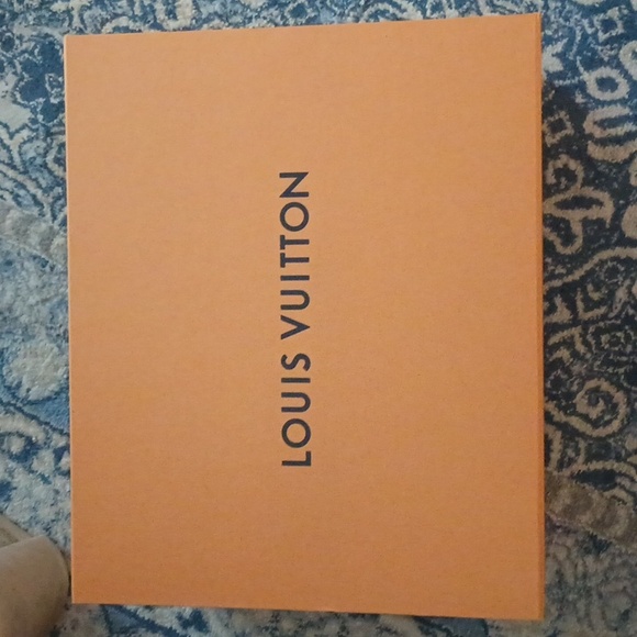 New Louis Vuitton Box With Magnetic Closure - Picture 4 of 4
